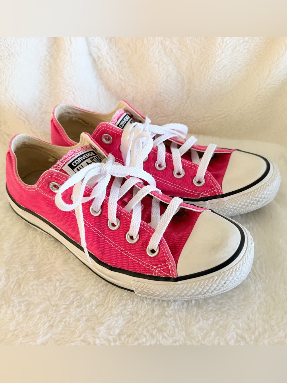 Converse Chuck Taylor All Star Low Top Pink Canvas Sneakers Women's 8 Men's 6